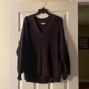 American Eagle L black v neck sweater